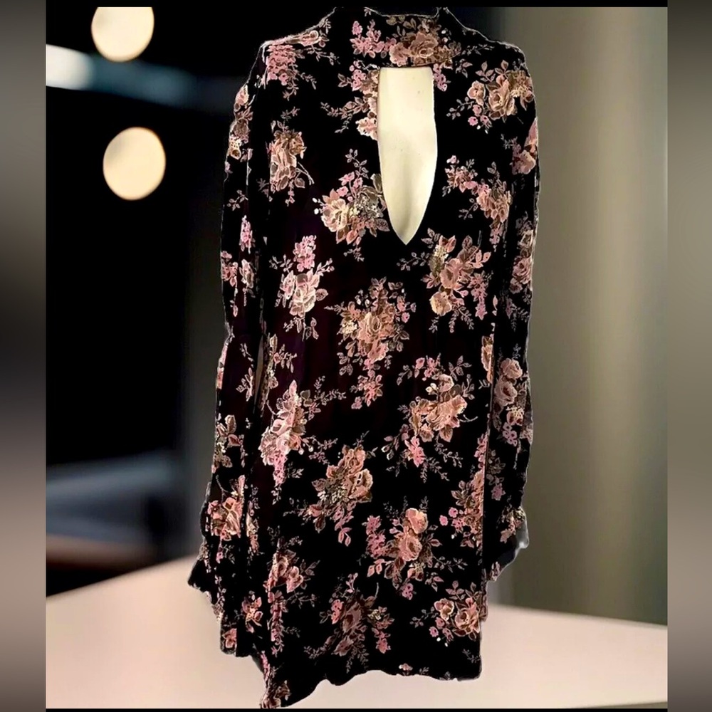 Gorgeous! FLYNN SKYE Double Keyhole. Plunge Halter Neckline. Dress Tunic.